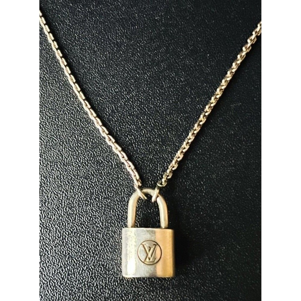 LV Louis VUITTON Sterling Silver Lockit Padlock Pendant Necklace 20 Inches 925